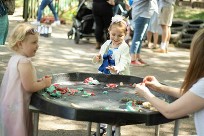 sadie-and-ella-enjoy-making-cakes-with-playdough